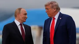 Путин по телефону поздравил Трампа с днем рождения